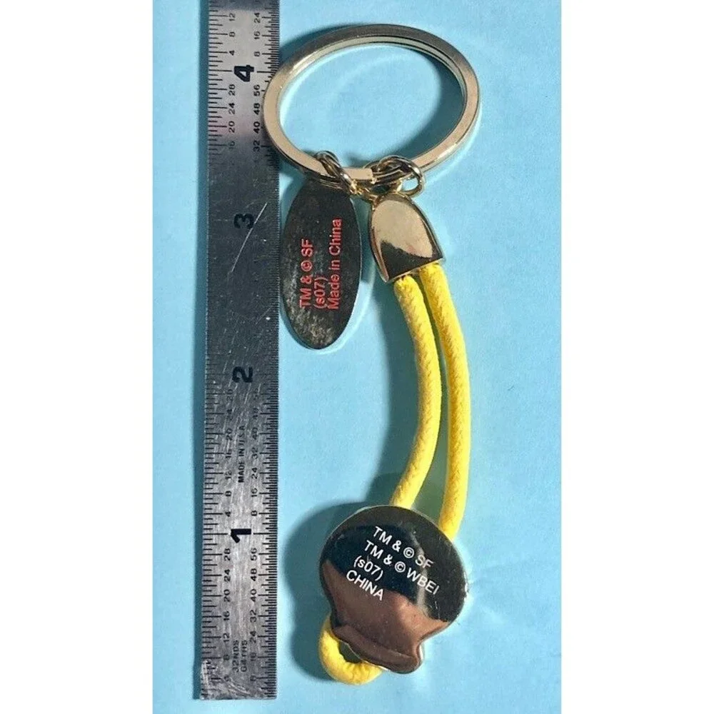 TWEETY Bird  -Six Flags - Warner Brothers, enameled Keychain
